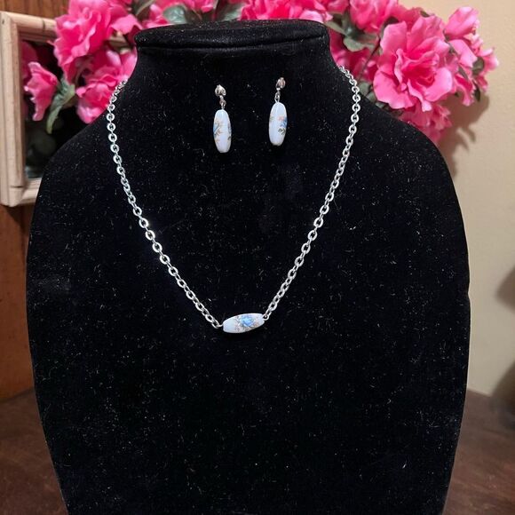 EMMONS CERAMIC BLUE FLOWER EARRINGS AND NECKLACE SET IN SILVER - Picture 1 of 4